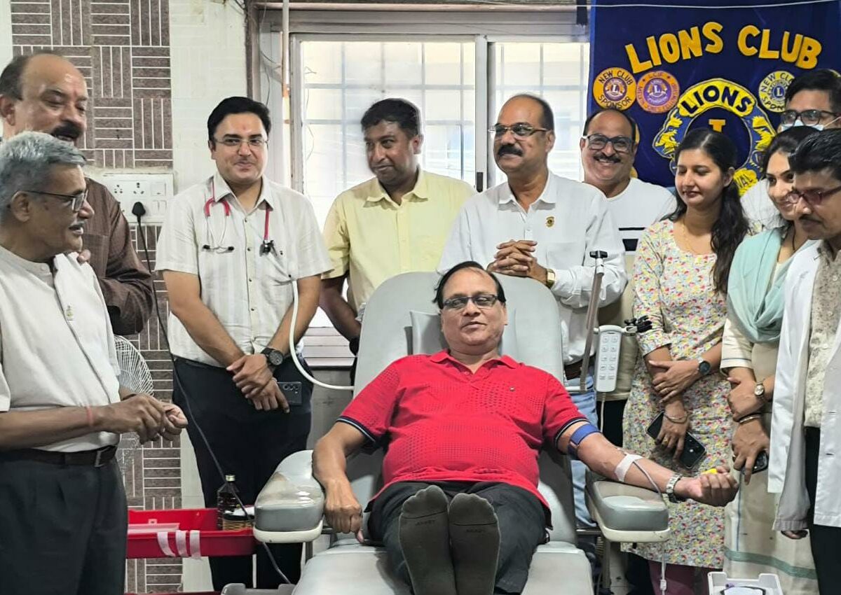 डॉ. अरविन्द नेरल रक्तदाता