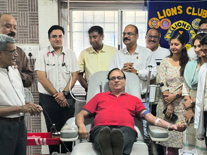 डॉ. अरविन्द नेरल रक्तदाता
