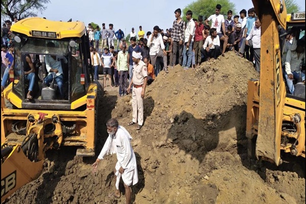 भरतपुर में मिट्टी धंसाव