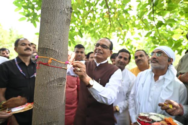पेड़ बचाओ पर्यावरण बचाओ