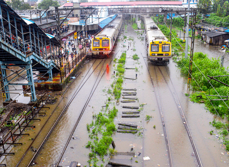 मुंबई बारिश लोकल ट्रेन रद्द