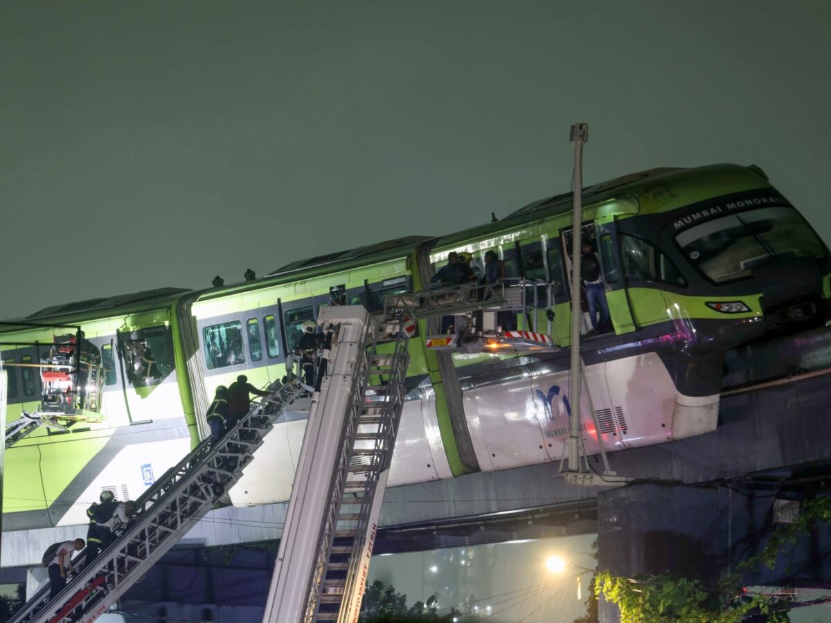 मुंबई मोनोरेल बचाव अभियान