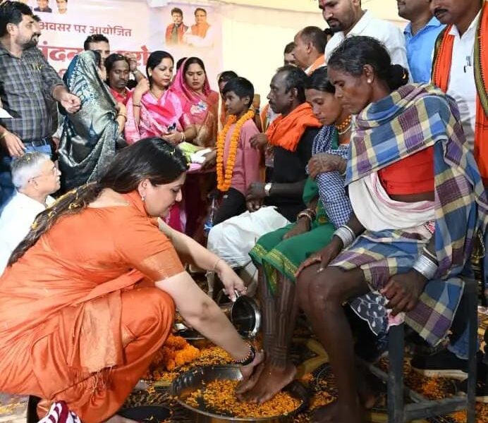बैगा आदिवासी घर वापसी