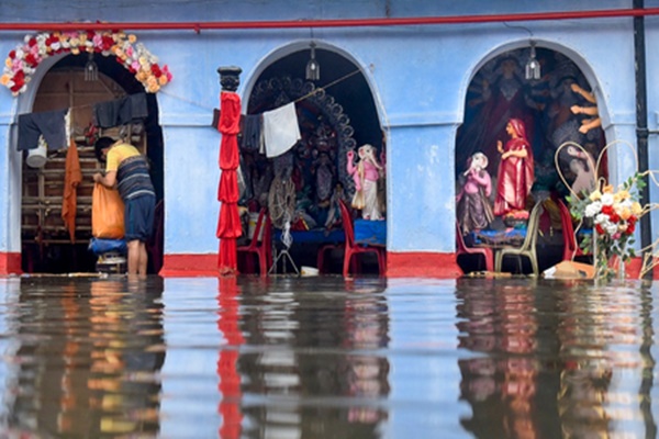 कोलकाता बारिश जलभराव मौतें