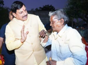 Chief Minister celebrated Diwali at Leprosy Dham