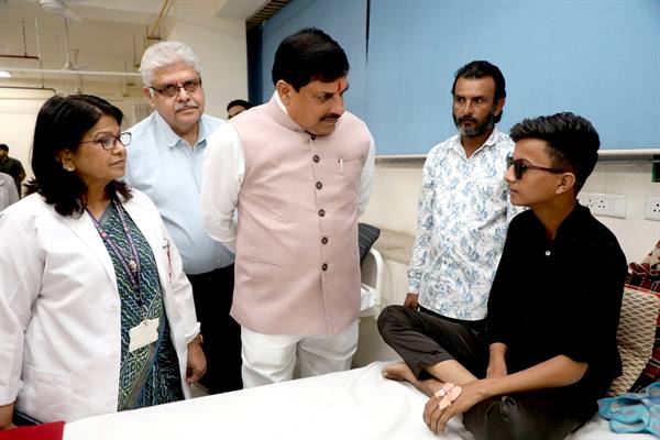 Chief Minister meets carbide gun victims
