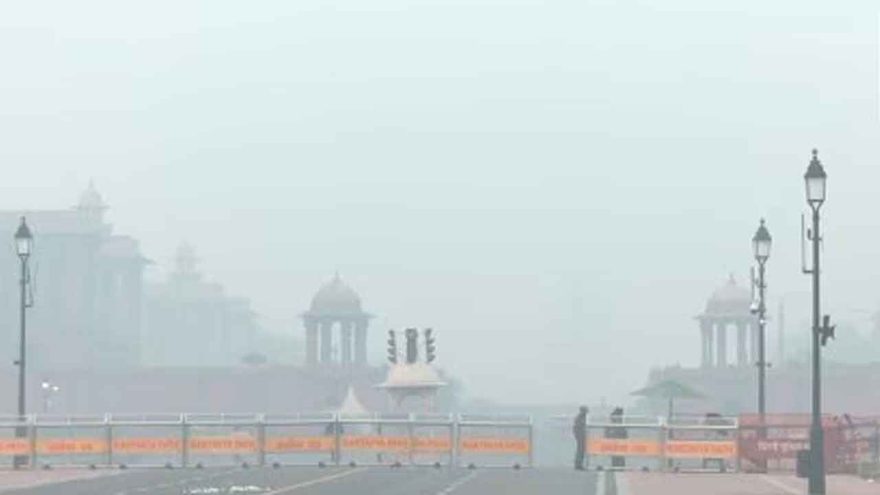 Delhi's pollution levels rise after Diwali