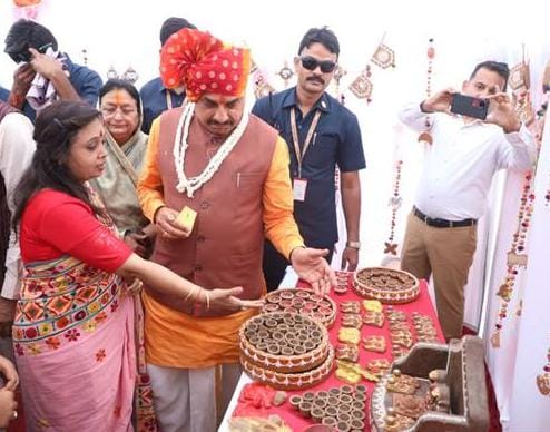 गोबर से बने स्वदेशी दीये