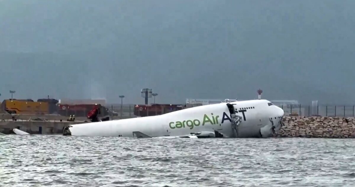 हांगकांग विमान दुर्घटना