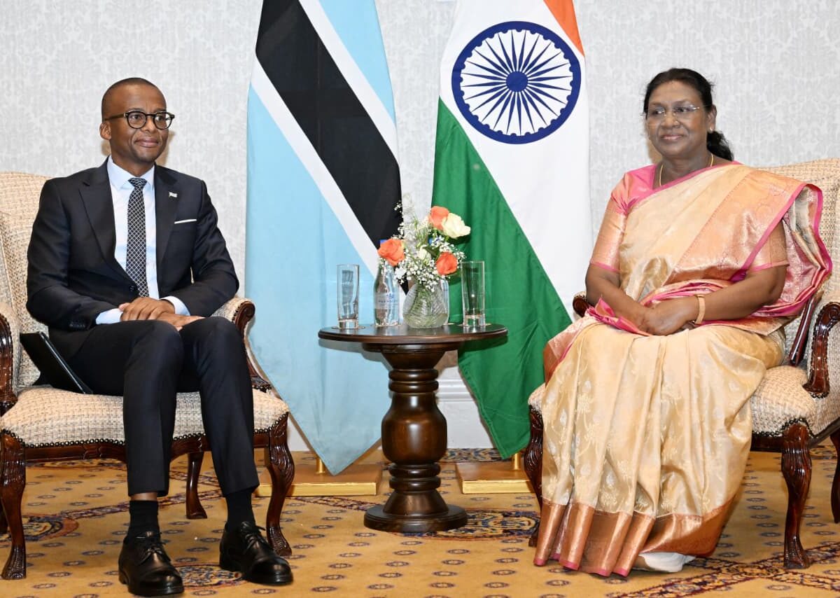 Botswana gifts eight cheetahs to India