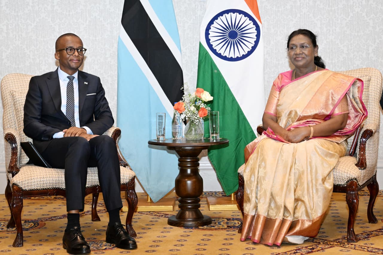 Botswana gifts eight cheetahs to India