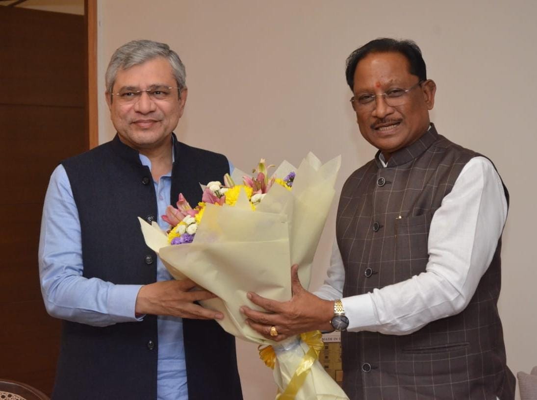 Chief Minister meets Union Railway Minister