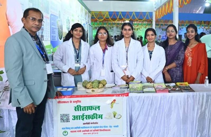 Demonstration of making pulp