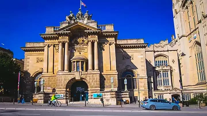 ब्रिस्टल संग्रहालय चोरी समाचार