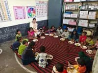 आओं बांटें खुशियां अभियान