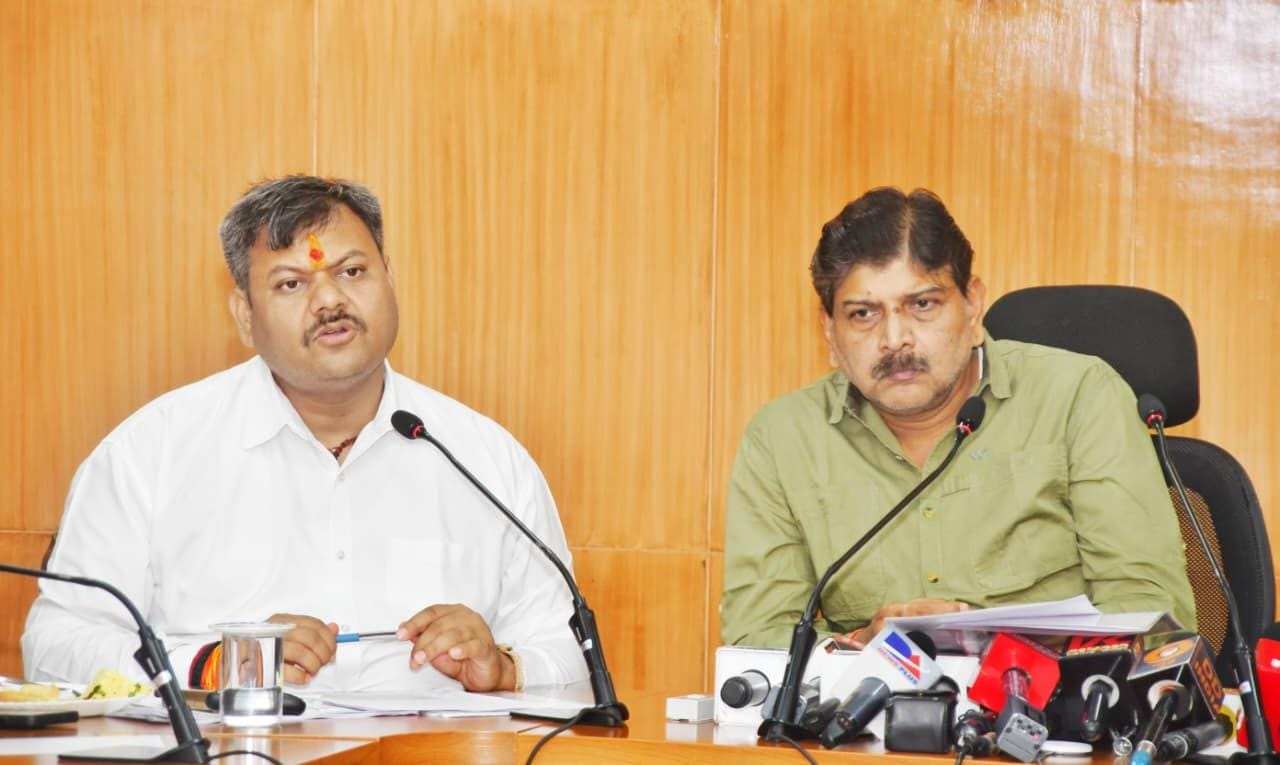 DRM Raipur Shri Dayanand discussed