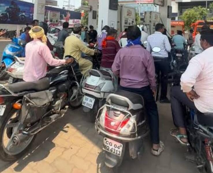 Adequate availability of petrol, diesel in Raipur