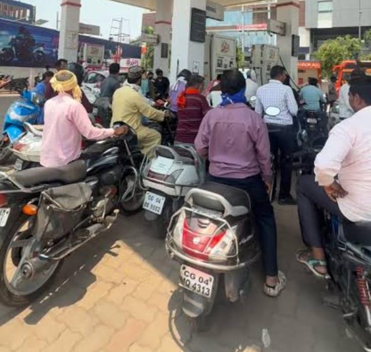 Adequate availability of petrol, diesel in Raipur