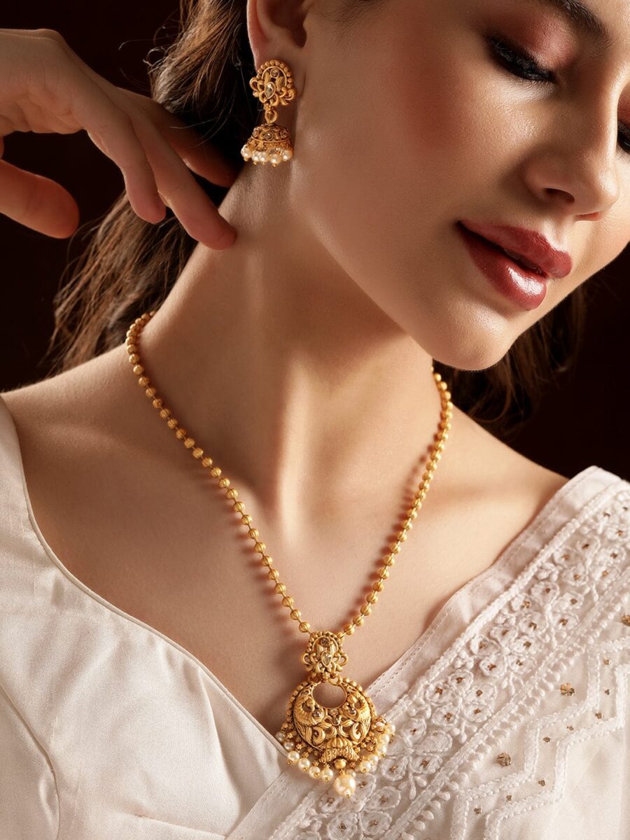 Gold Price: Gold has become cheaper by ₹1,000, and silver by more than ₹2,000, in just one week.