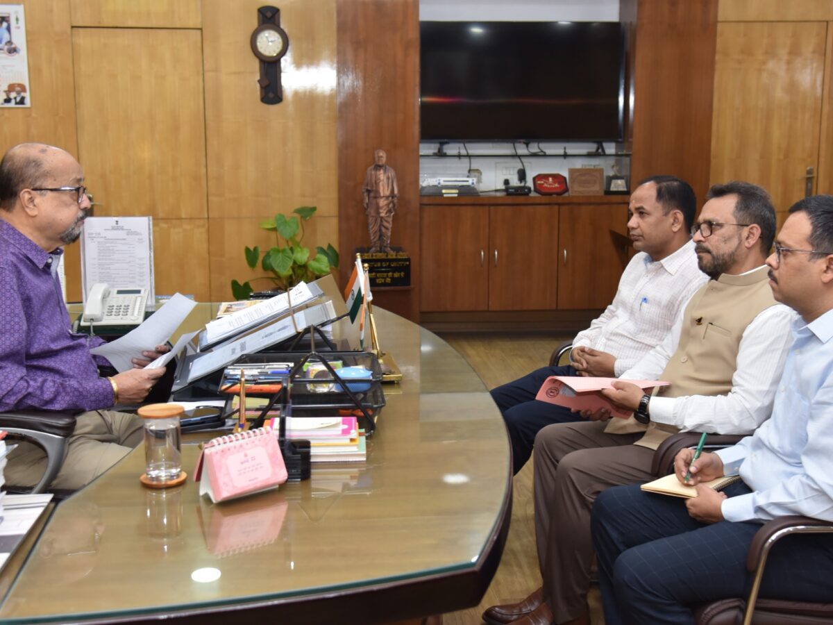 Tree Plantation: Governor takes a tough stance on the 'Green Raipur Mission'… Meeting held with officials regarding tree conservation… Instructions issued to remove concrete from around the trees.