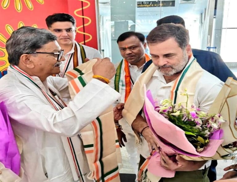 Rahul Gandhi in Raipur: Rahul Gandhi has arrived in Raipur! Dr. Charandas Mahant and Sachin Pilot welcomed him at the airport; a training camp for Congress district presidents has commenced in Abhanpur.