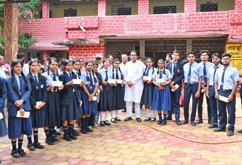 Mahoba Bazar School