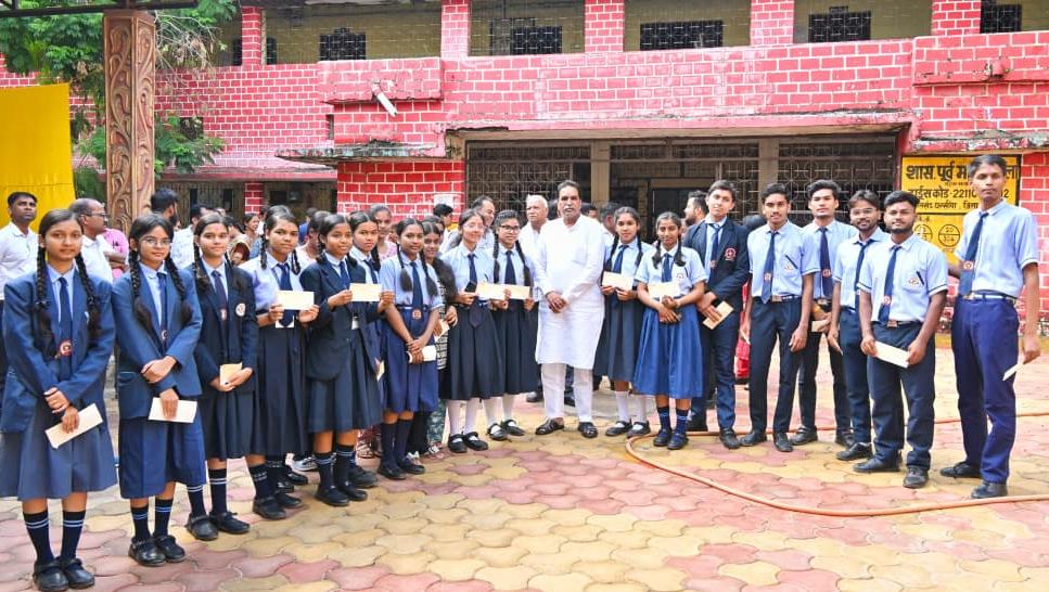 Mahoba Bazar School