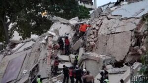 Venezuela Earthquake: Earth unleashes havoc...! Two massive tremors of 7.5 magnitude in 39 seconds... fears of 10,000 deaths... thousands trapped under the rubble.