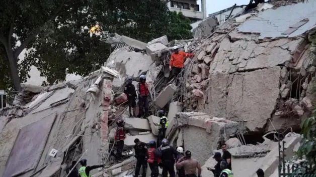 Venezuela Earthquake: Earth unleashes havoc...! Two massive tremors of 7.5 magnitude in 39 seconds... fears of 10,000 deaths... thousands trapped under the rubble.