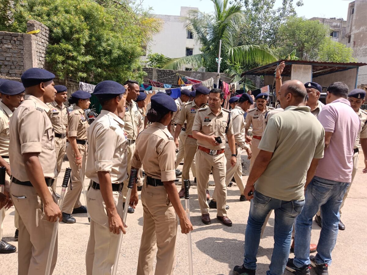 Police search campaign in BSUP colony