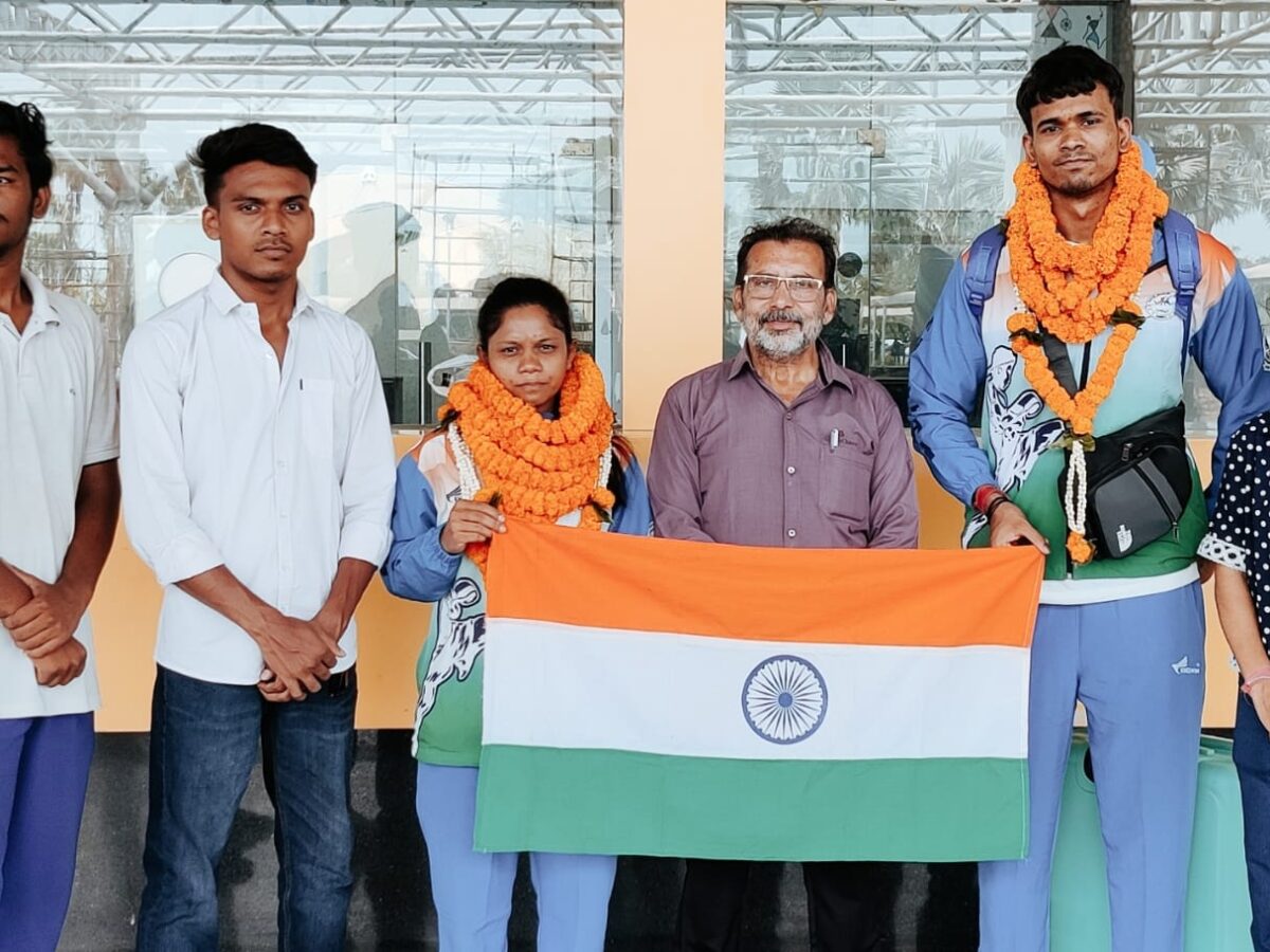 Muay Thai Championship: Chhattisgarh shines at the IFMA World Championship! Grand welcome for Tikeshwari and Praveen upon their return from the World Championship... they missed out on a medal due to not receiving an NOC.