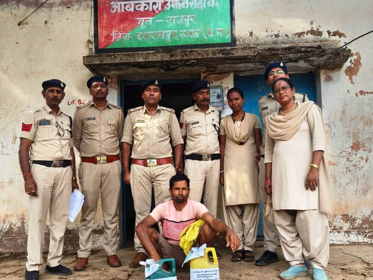 Illicit Liquor: Excise Department cracks down on illegal liquor...! Mahua liquor and *lahan* (fermented wash) seized.