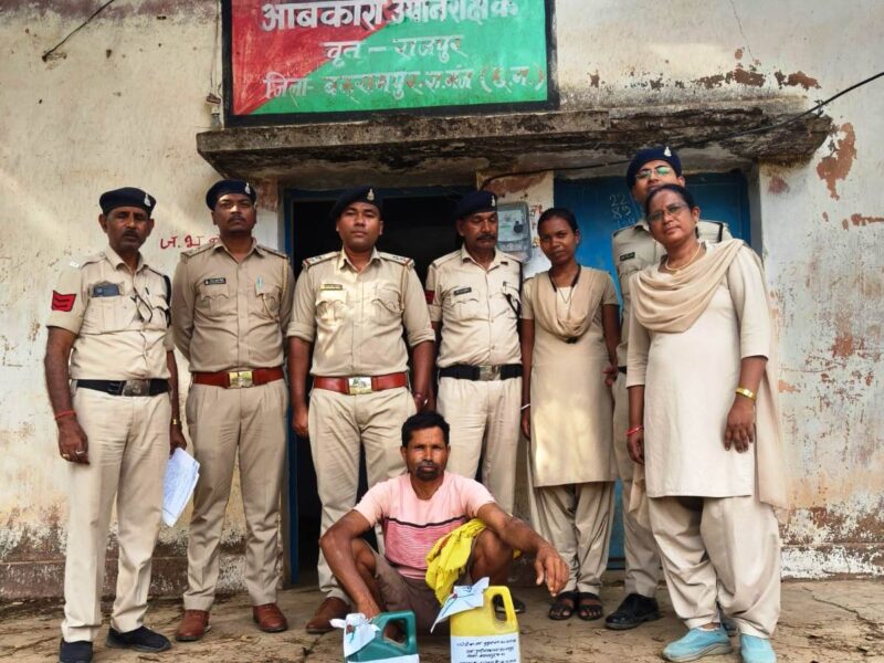 Illicit Liquor: Excise Department cracks down on illegal liquor...! Mahua liquor and *lahan* (fermented wash) seized.