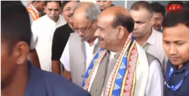 Om Birla's Raipur Visit: Lok Sabha Speaker Om Birla has arrived in Raipur! He will participate in several events, including the Acharya installation ceremony.