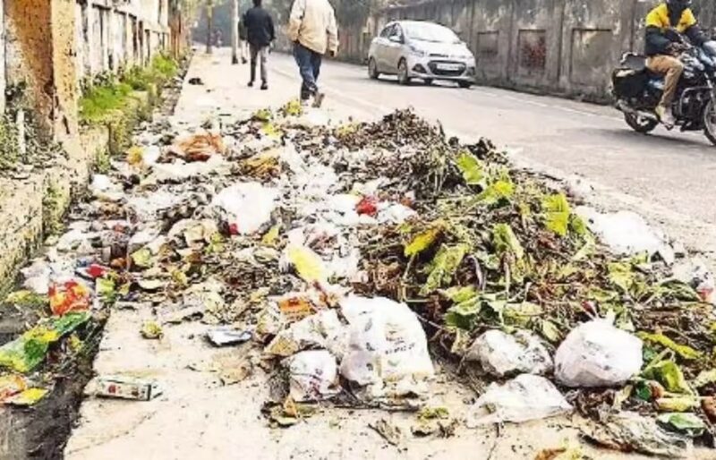 Raipur Municipal Corporation: Littering on the Street...! Fine of ₹5,700 Imposed on Shopkeepers