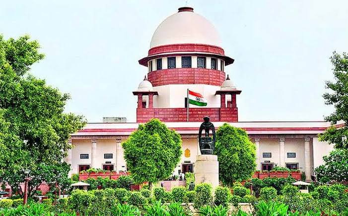 Supreme Court Decision: Walking on the footpath is a fundamental right...! The Supreme Court delivered a historic verdict—find out the case in which this observation was made.