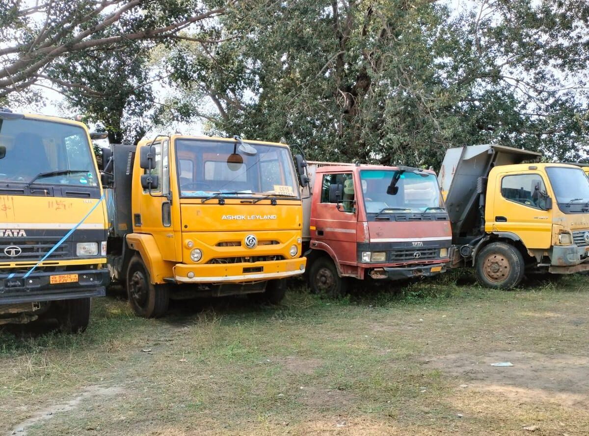 Illegal Coal Transport: Big action on illegal mineral business in Surajpur...! Administration's bulldozer attacks coal-sand smugglers...8 vehicles seized