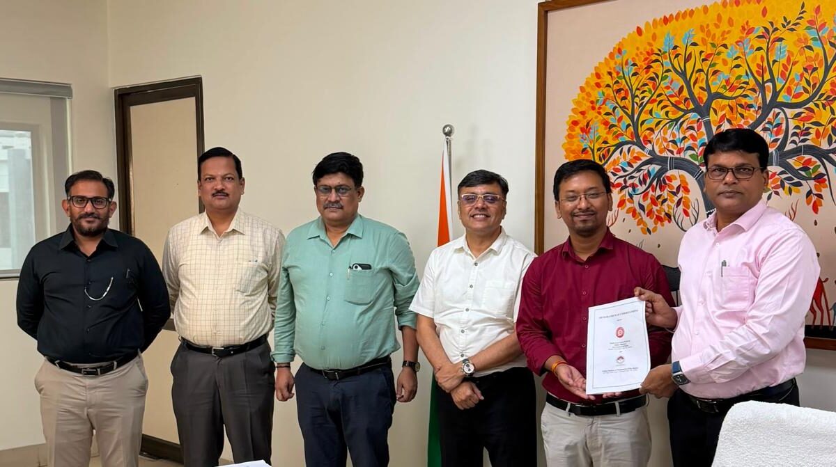 Passenger Amenities: To boost passenger amenities... SECR and IIM Raipur have joined hands... An MoU has been signed, and studies and analyses will be conducted on various aspects.