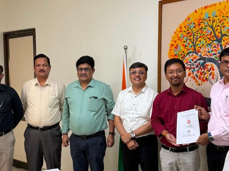 Passenger Amenities: To boost passenger amenities... SECR and IIM Raipur have joined hands... An MoU has been signed, and studies and analyses will be conducted on various aspects.