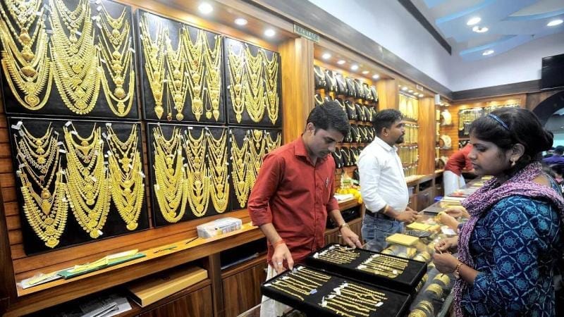 Bullion Market: Sharp drop in gold and silver...! Impact of weakness in the international market on the domestic market.