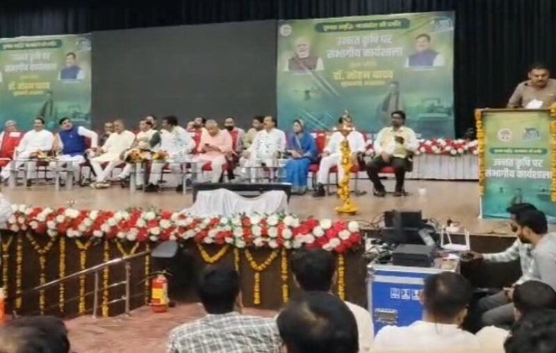 Power Cut Incident: Electricity and microphones cut off during VIP event...! Collector furious... ultimatum issued to 4 engineers.