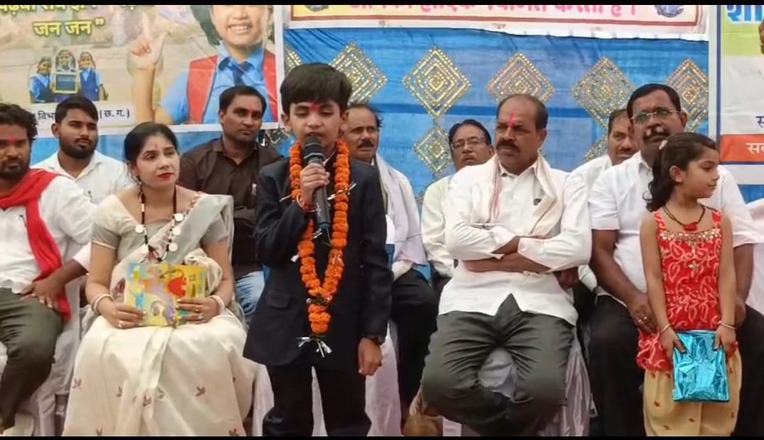 Young Talent: 6 year old Rudra Sharma became an inspiration for children…! Won everyone's heart with knowledge...Amazing talent seen in school entrance festival