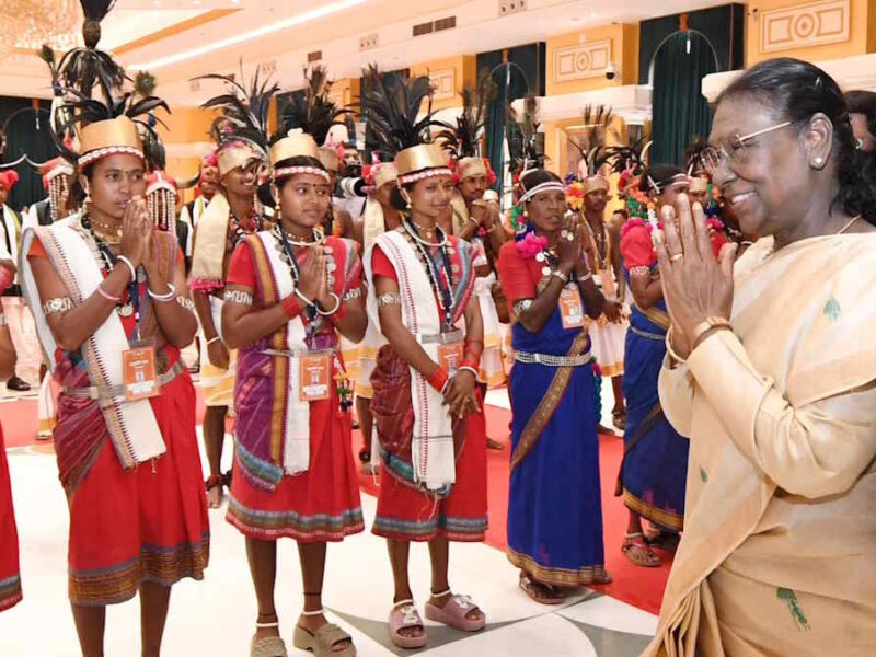 Bastar Pandum: History made at Rashtrapati Bhavan! Bastar's artists and the Manjhi-Chalki tradition receive national recognition.