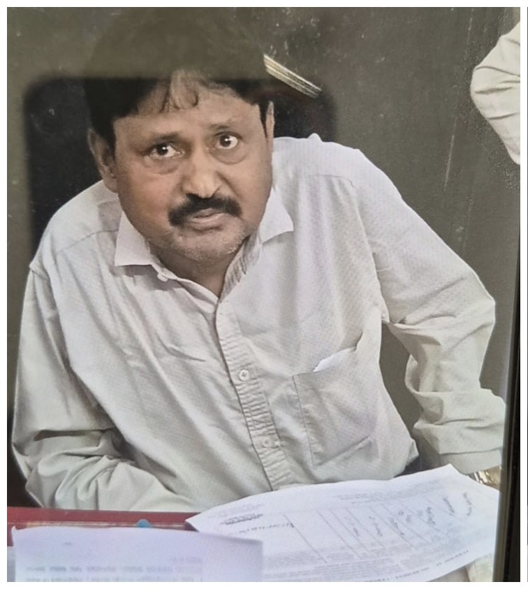 PHE Bribery Case: Take a close look at this face... a PHE Department employee... demanded ₹10,000 to process a GPF withdrawal... caught red-handed by the ACB.