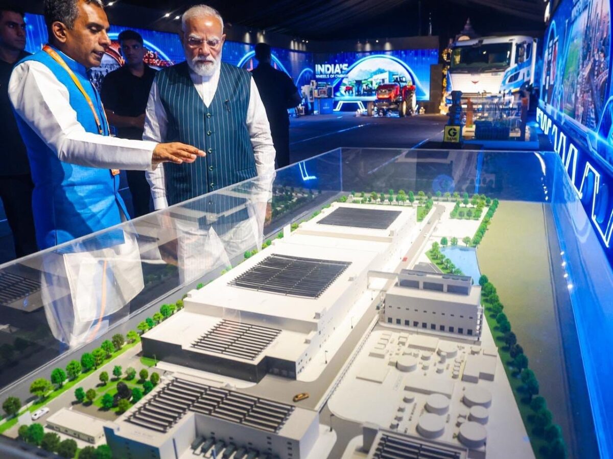 Semiconductor: A major boost for India's semiconductor mission...! New OSAT unit launched in Gujarat.