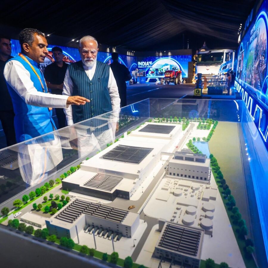 Semiconductor: A major boost for India's semiconductor mission...! New OSAT unit launched in Gujarat.