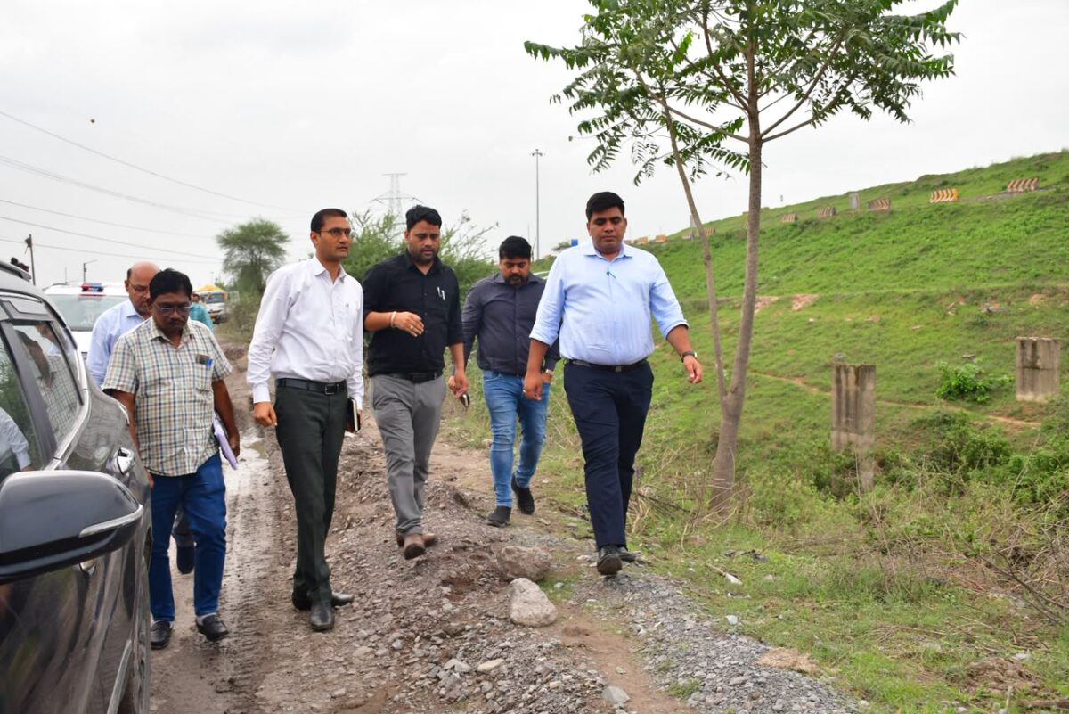 Road Construction: Korba Collector takes a tough stance on road construction! Conducts inspection on foot; issues directives for repairs every 15 days and timely completion of work.