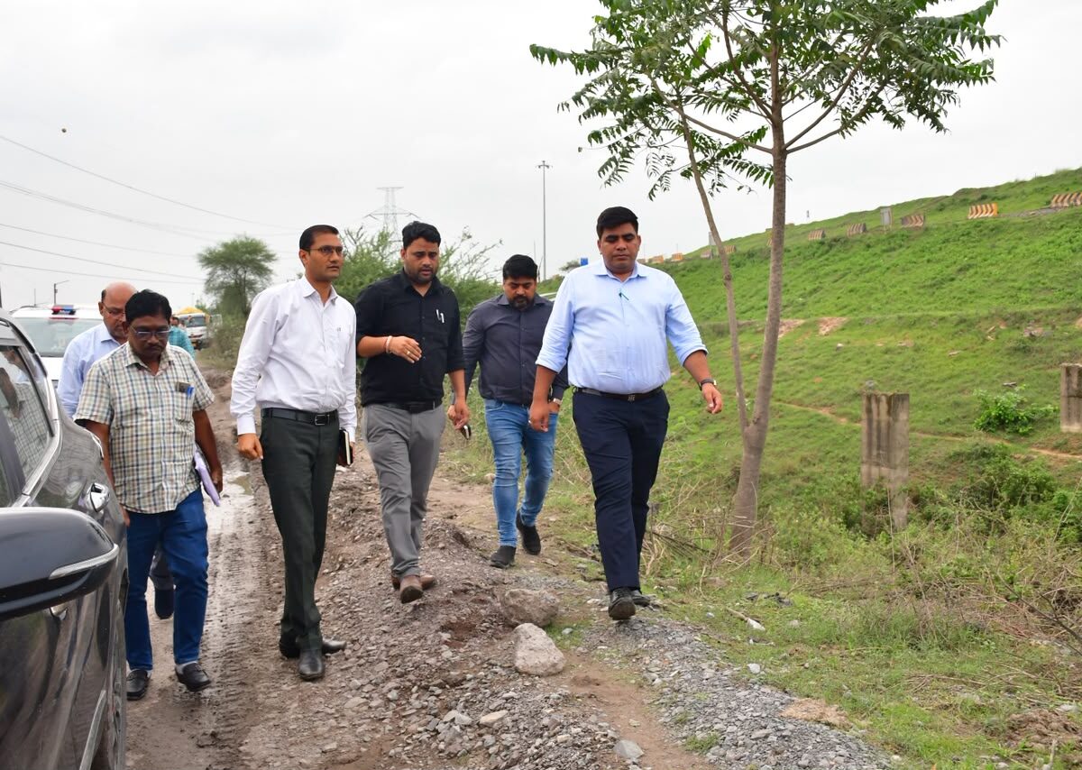 Road Construction: Korba Collector takes a tough stance on road construction! Conducts inspection on foot; issues directives for repairs every 15 days and timely completion of work.