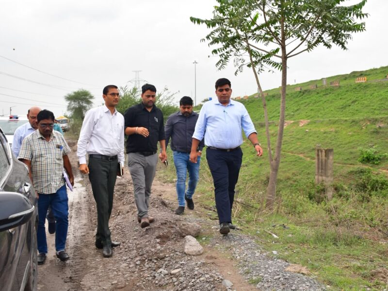 Road Construction: Korba Collector takes a tough stance on road construction! Conducts inspection on foot; issues directives for repairs every 15 days and timely completion of work.