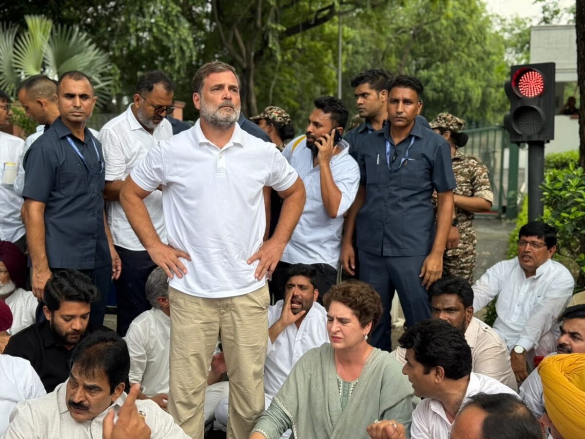 Paper Leak: Had the government wanted, a discussion could have been held in the House on the very first day... but instead of doing so, it rained lathis on the students: Congress.